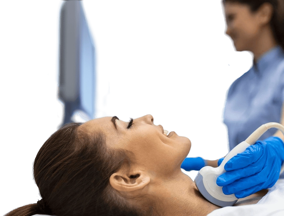 врач проводит узи пациенту